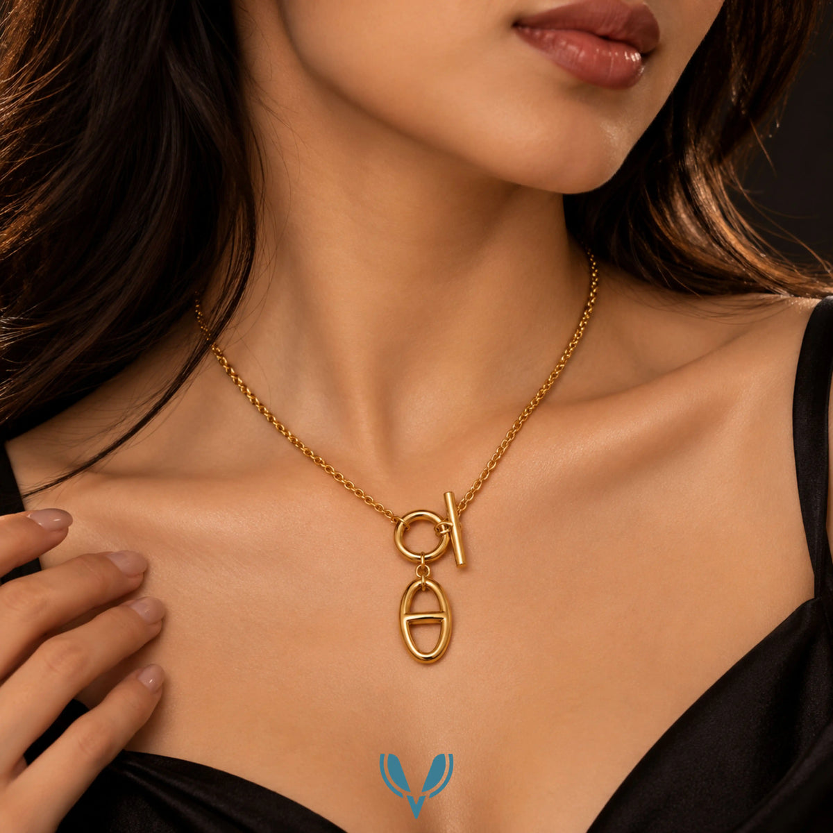 Toggle Pendant Chain Necklace