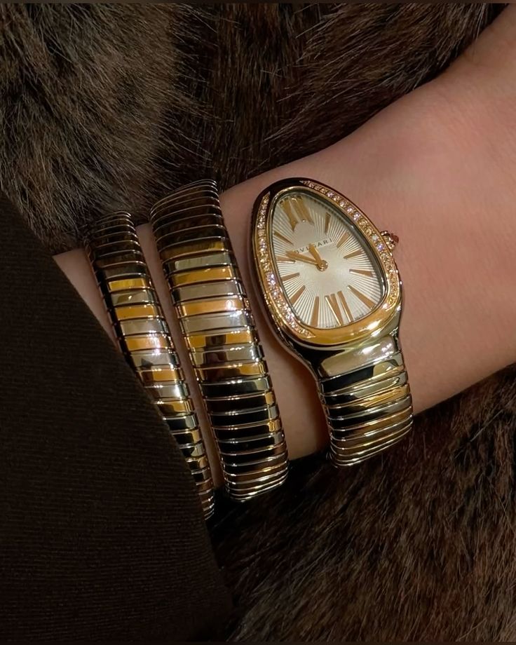 The Rise of Snake Watches: A Timeless Trend Reborn
