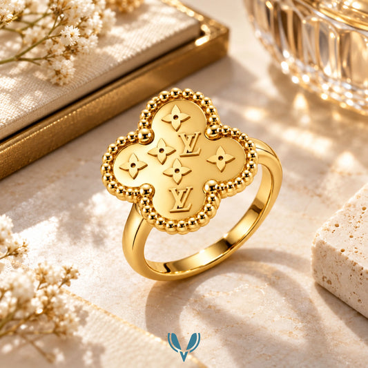 ŁV'; X Clover Statement Ring