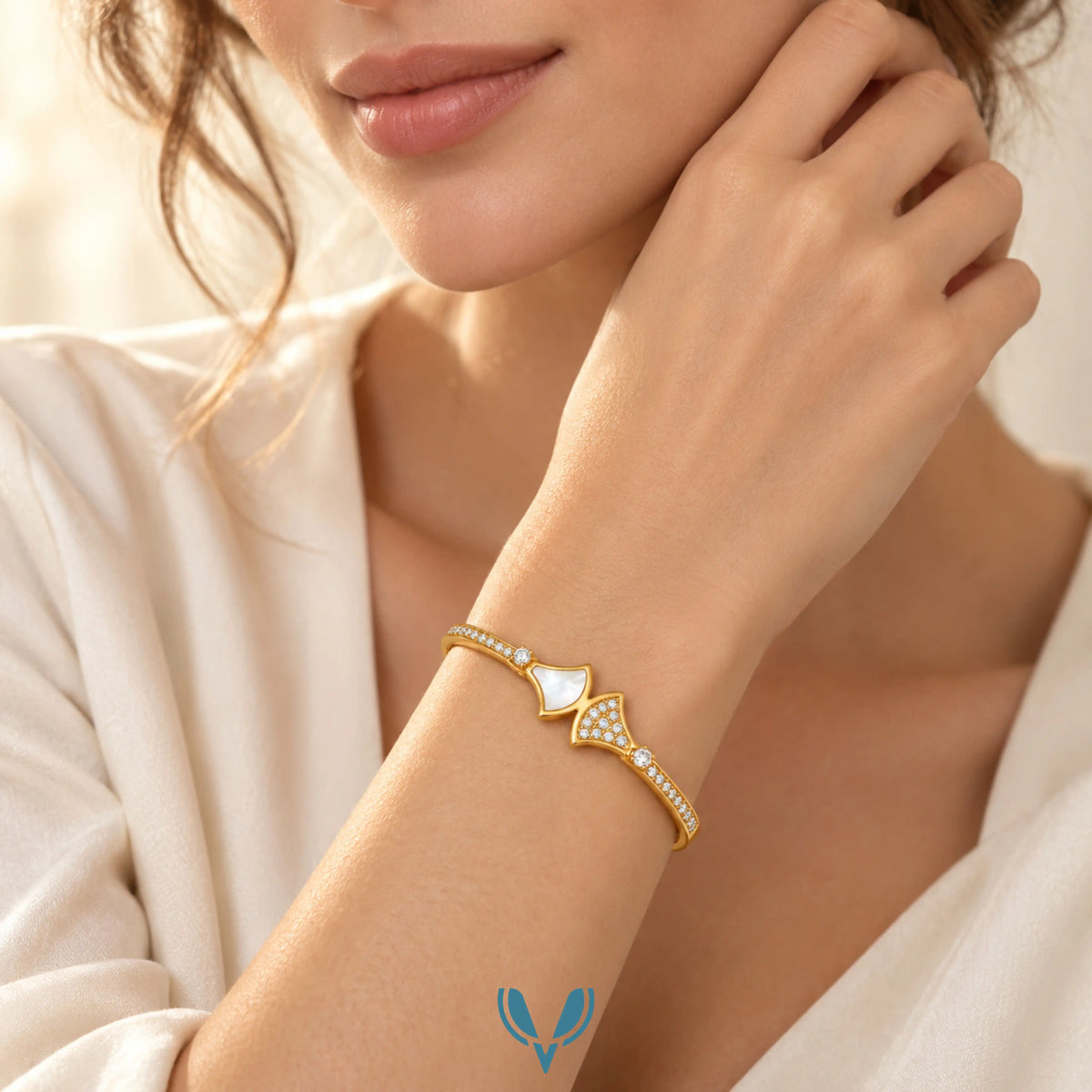 Fan Motif CZ Style Bangle Bracelet
