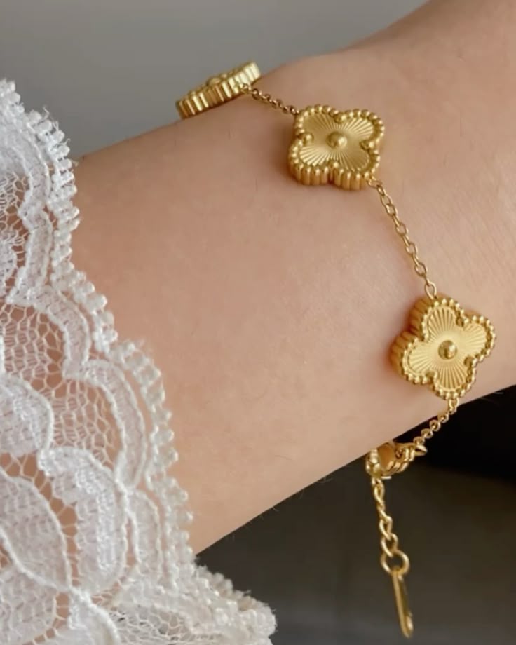 Gold Quatrefoil Necklace Set-Necklace,Ring and Bracelet