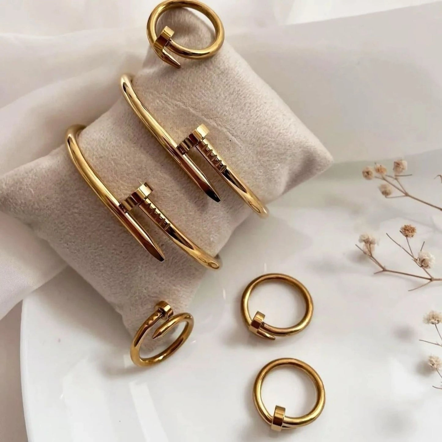 Nail Ring