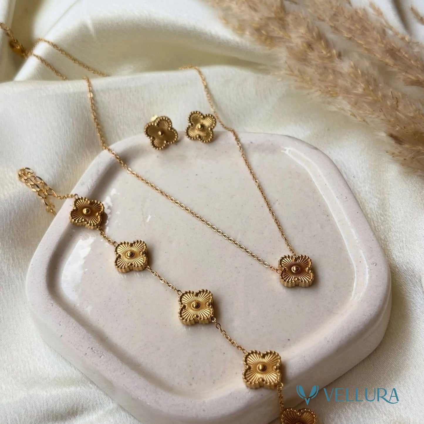 Gold Clover Pendant Necklace