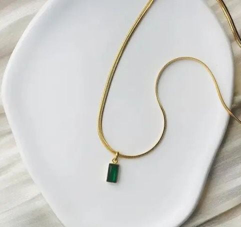 Green Stone Pendant Necklace