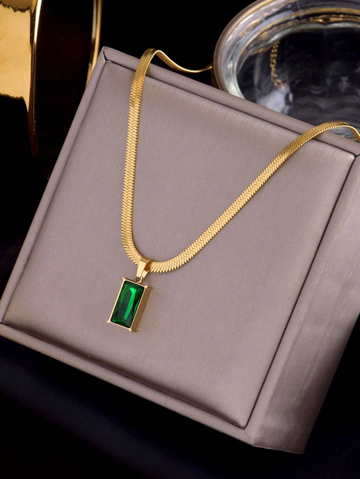 Green Stone Pendant Necklace