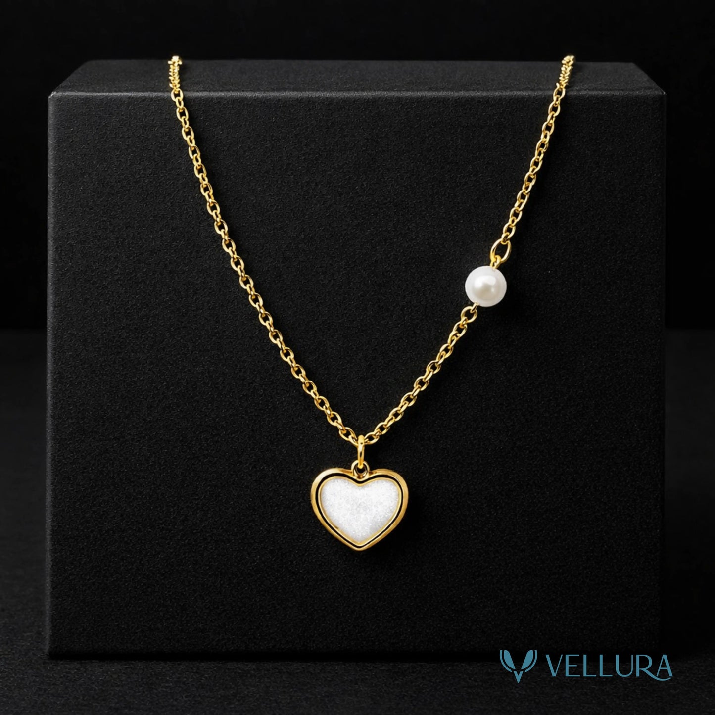 Heart Pendant Necklace with Pearl
