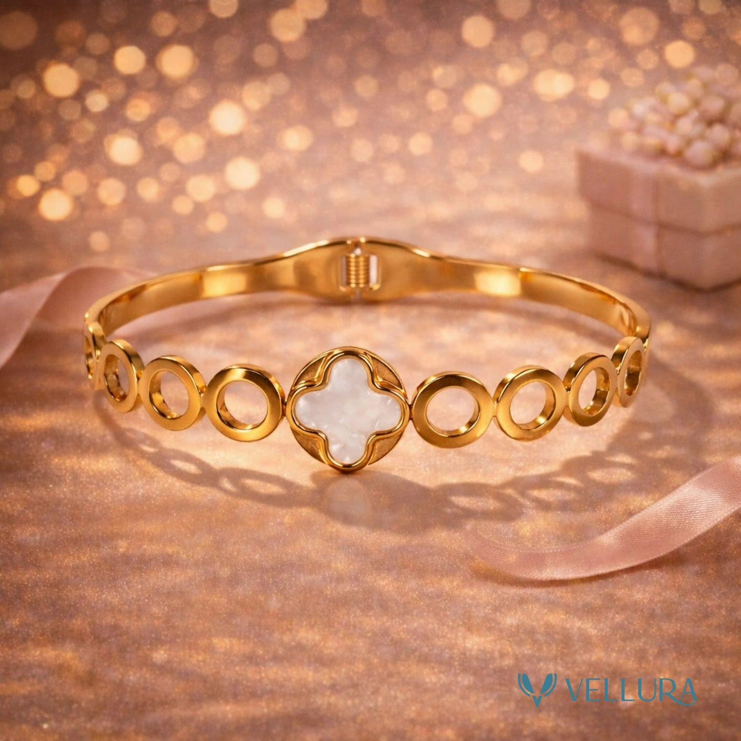 White Clover link Gold Bracelet